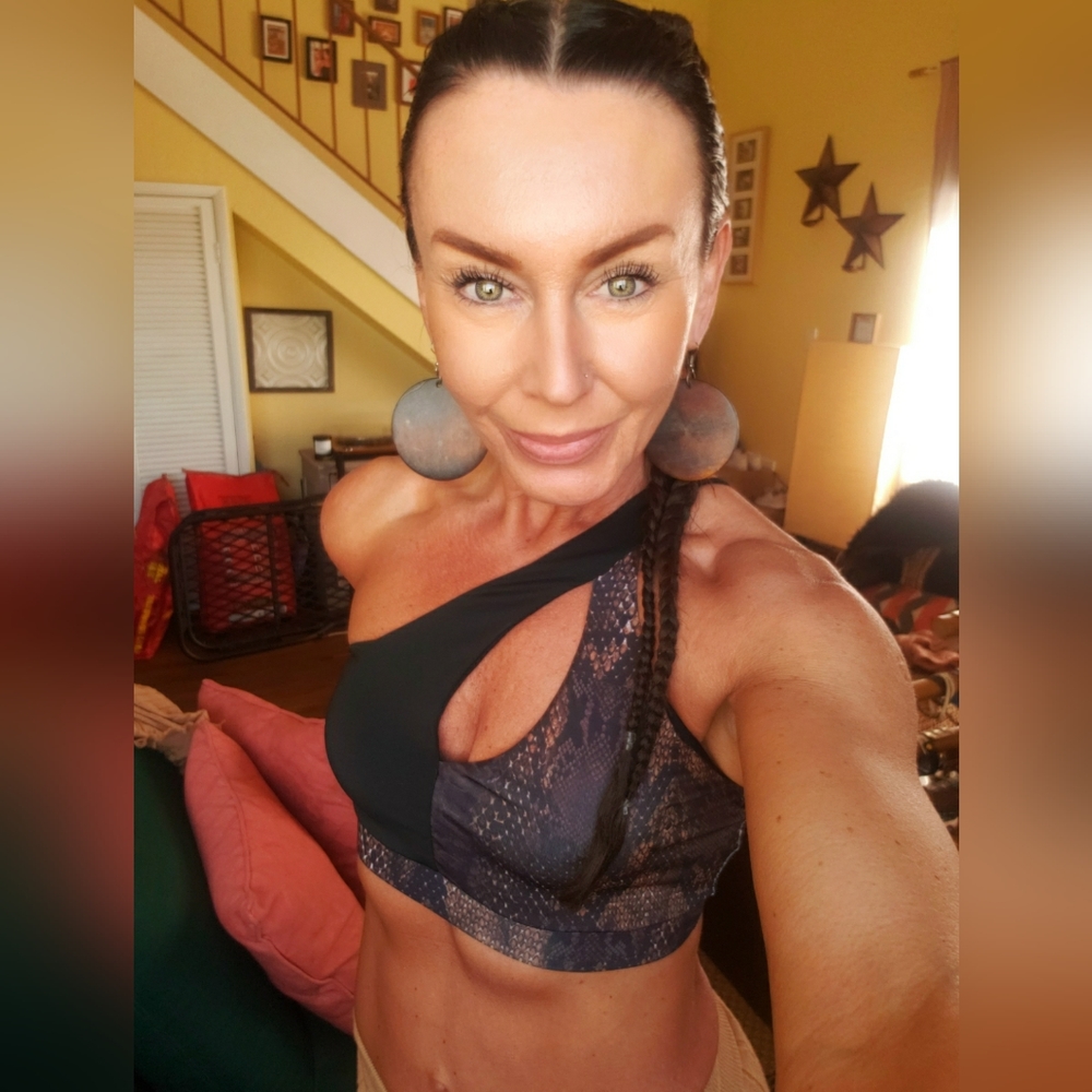 Meet your Posher, Viola